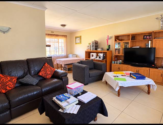 5 BEDROOM HOUSE FOR SALE IN VAALPARK